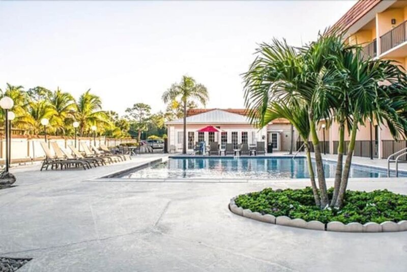 Гостиница Baymont by Wyndham Bonita Springs Naples North в Бонита Спрингс