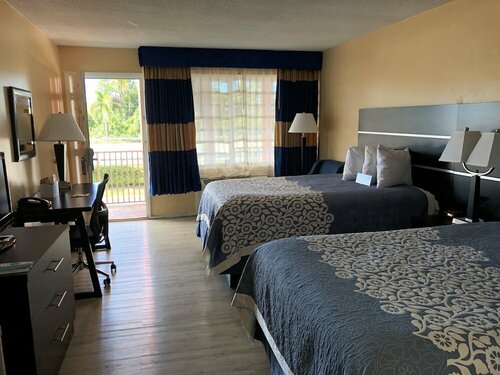 Гостиница Days Inn by Wyndham Fort Myers Springs Resort