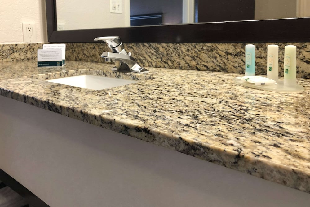 Фото Quality Inn & Suites Denver International Airport