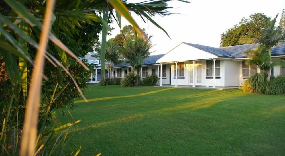 Фото Colonial Court Motor Inn