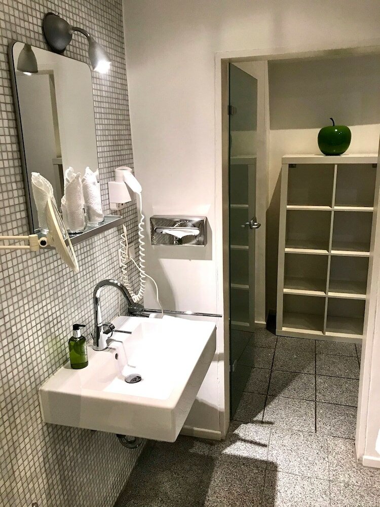 Фото The New Yorker Hotel Köln-Messe