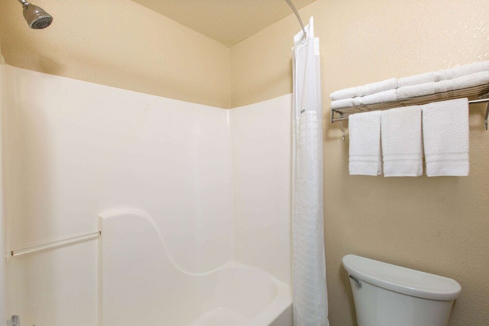 Фото Super 8 by Wyndham Ottawa