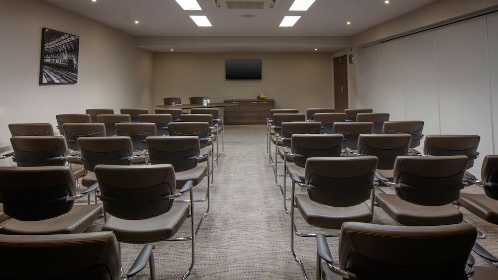 Фото DoubleTree by Hilton Bristol City Centre