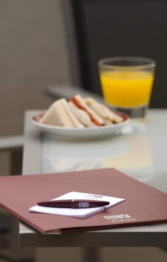 Фото Suites Viena Plaza de Espana