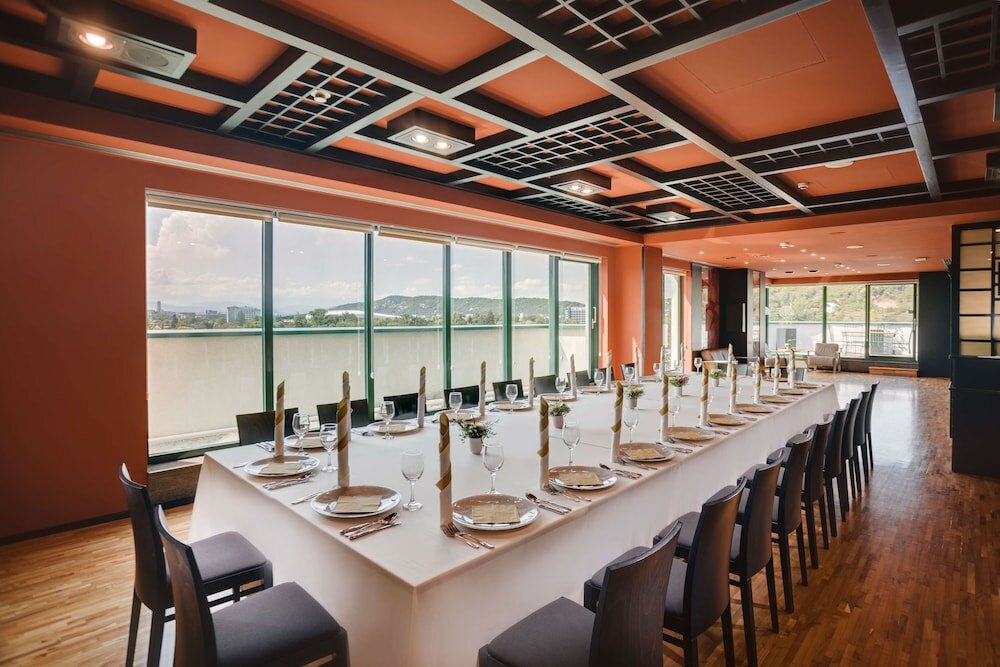 Фото DoubleTree by Hilton Hotel Cluj - City Plaza