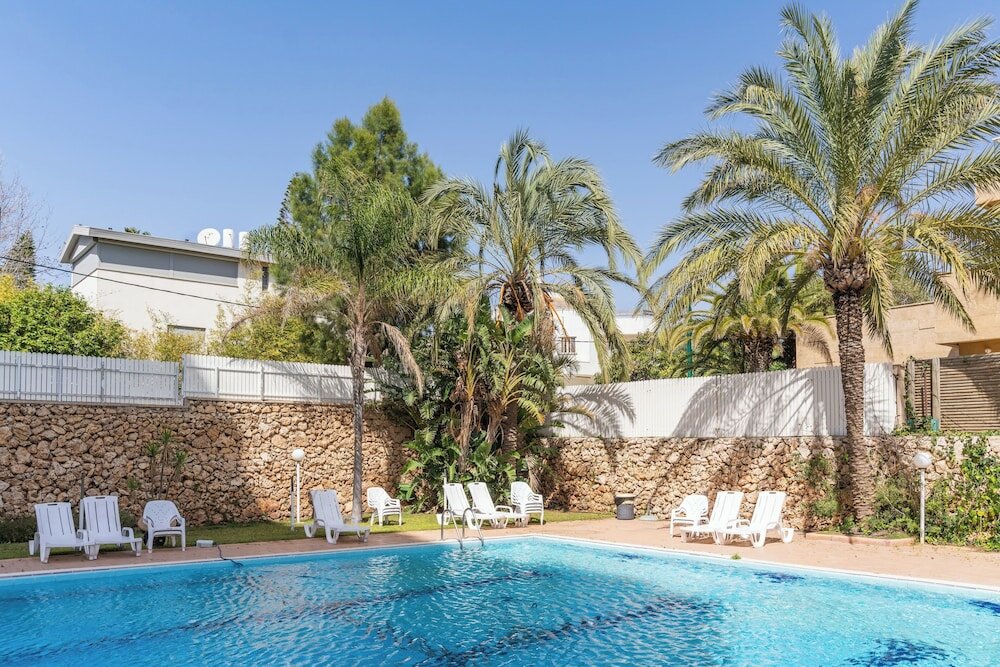 Фото 3br SeaView Apt by the Beach by SeaNRent