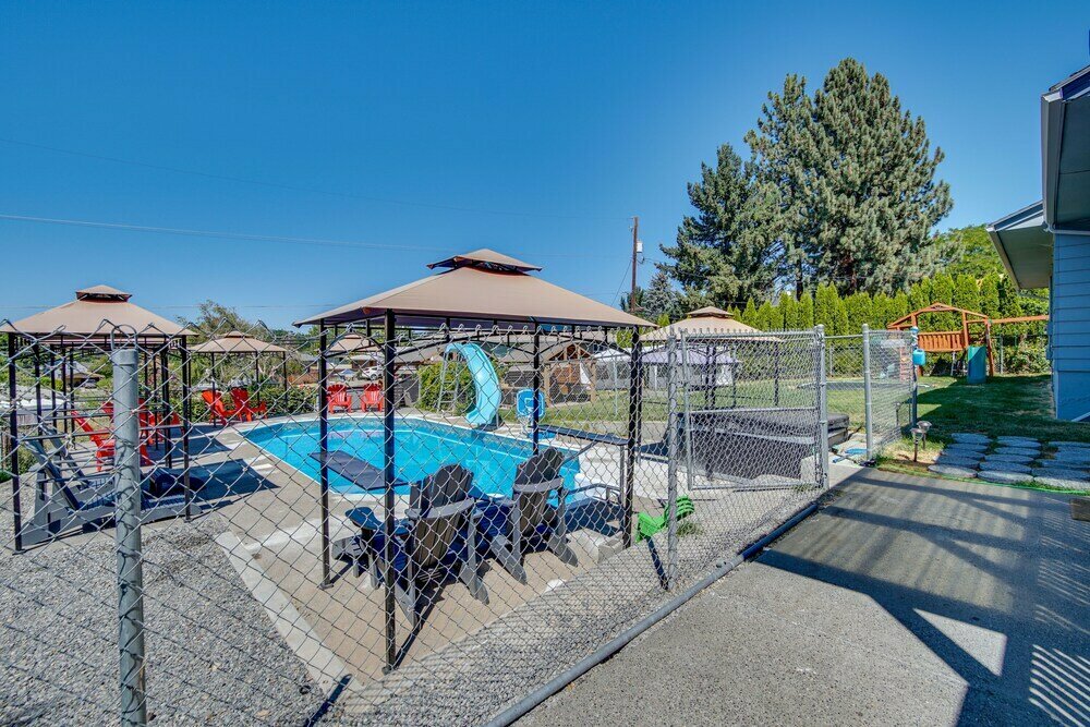 Hotel Yakima Home Rental: Seasonal Outdoor Pool, Hot Tub, Yakima, photo