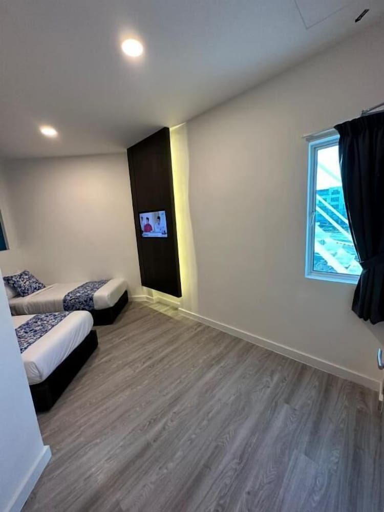 Фото Oyo 90832 Hotel Apsara Temerloh Gateway