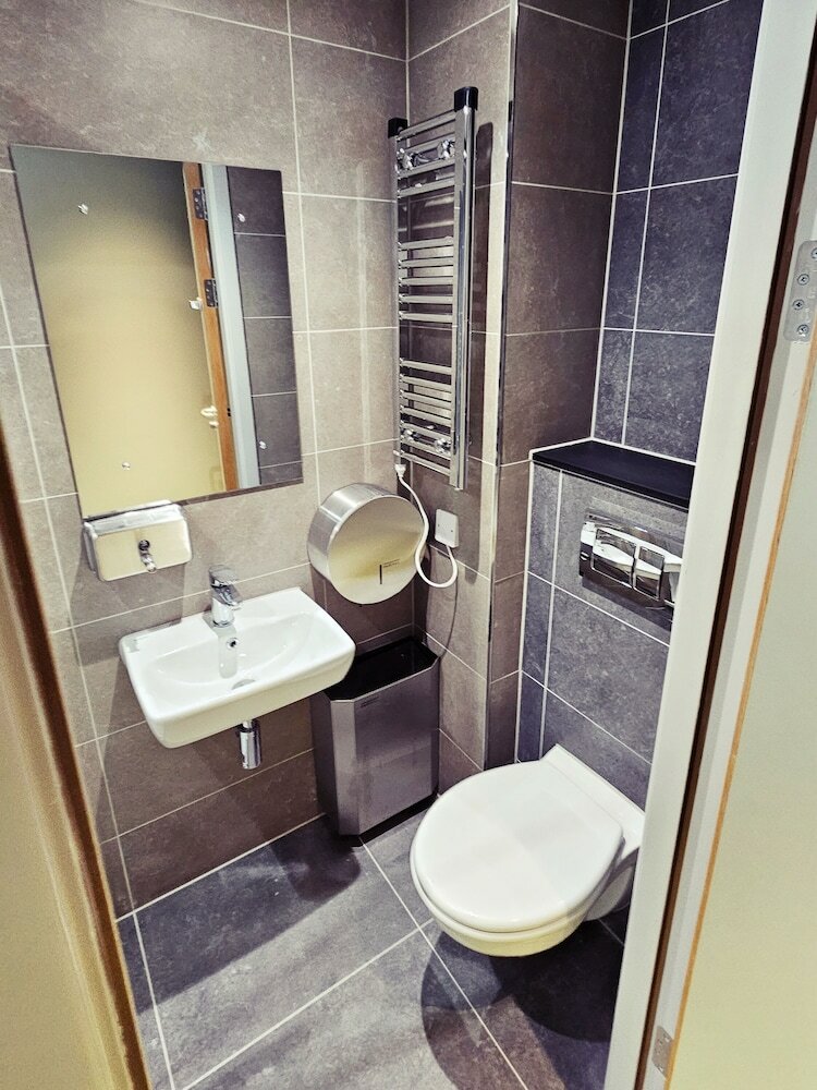 Фото Clink i Lár