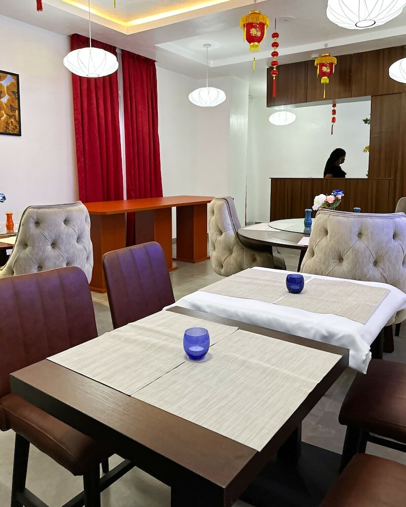 Фото The Gibs Hotel