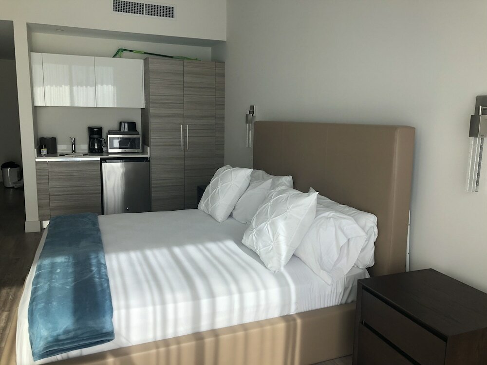 Фото Costa Hollywood Beach Studios