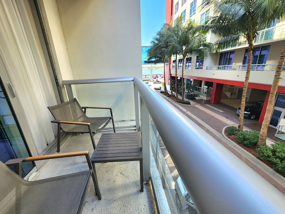 Фото Costa Hollywood Beach Studios