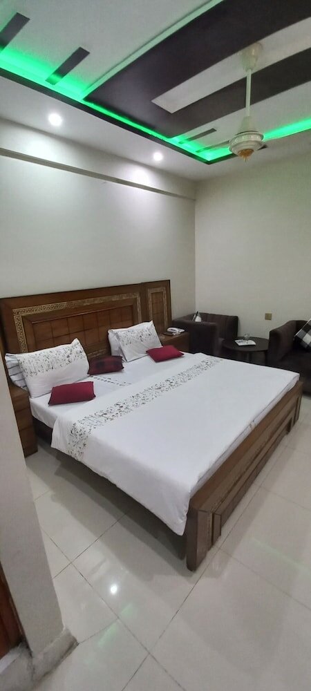 Фото Hotel Almarkaz islamabad