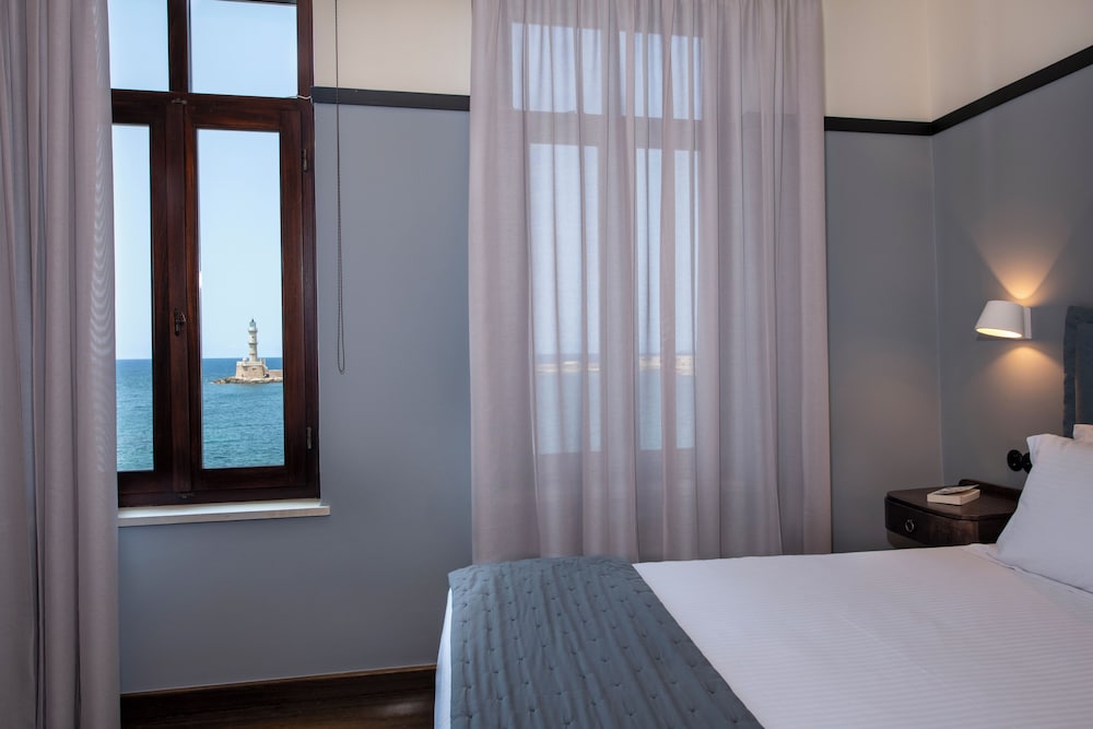 Фото Mosaic Venetian Harbour Suites