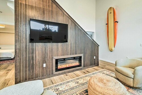 Гостиница Modern Ocean Shores Getaway With Dock! в Ошен Шорс