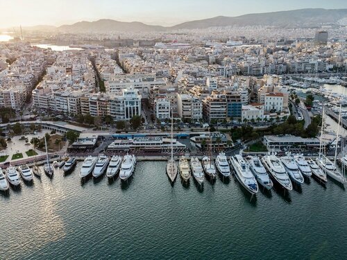 Гостиница Sanders Port - Majest Studio With Roof-top Terrace в Пирее