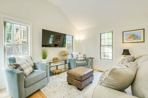 Гостиница Beautiful Raleigh Cottage Rental: 5 Mi to Downtown в Роли