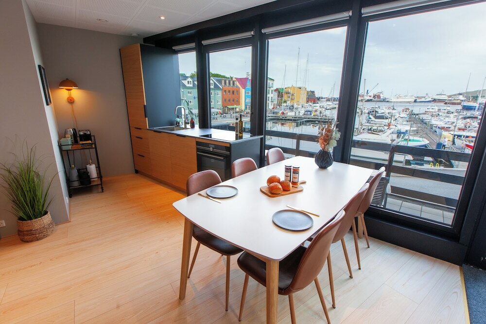 Фото Stunning Marina View - Brand New - City Center