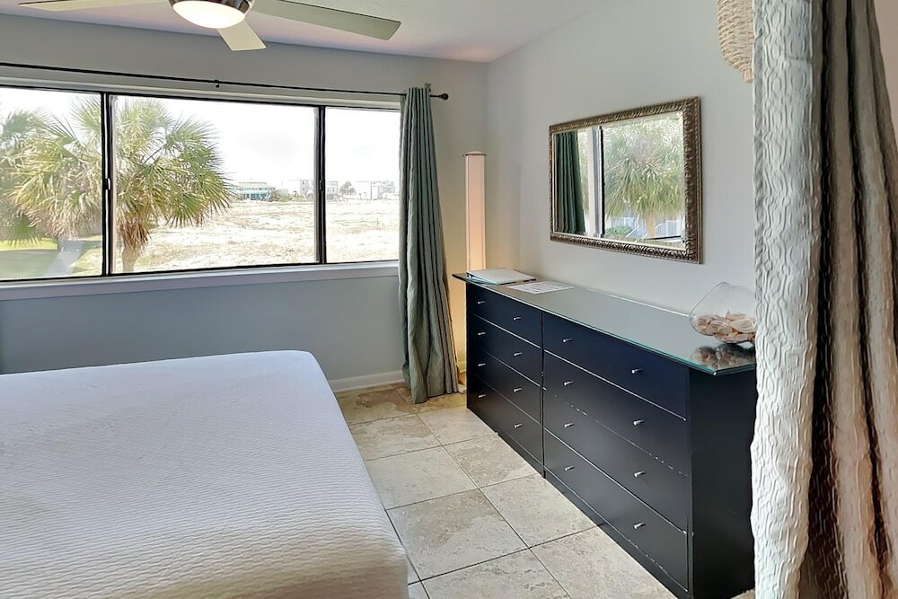 Фото Sunset Harbor № 2-204 - Latitude Adjustment