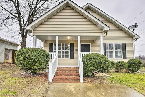Гостиница Renovated Raleigh Home 1/2 Mi to Downtown! в Роли