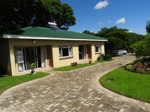 Гостиница 2 Bed Apartment With En-suite Kitchenette - 2064 в Хараре