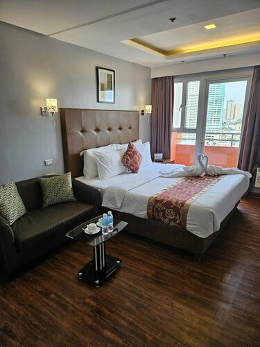 Гостиница Pacific Bay Grand Suites в Маниле