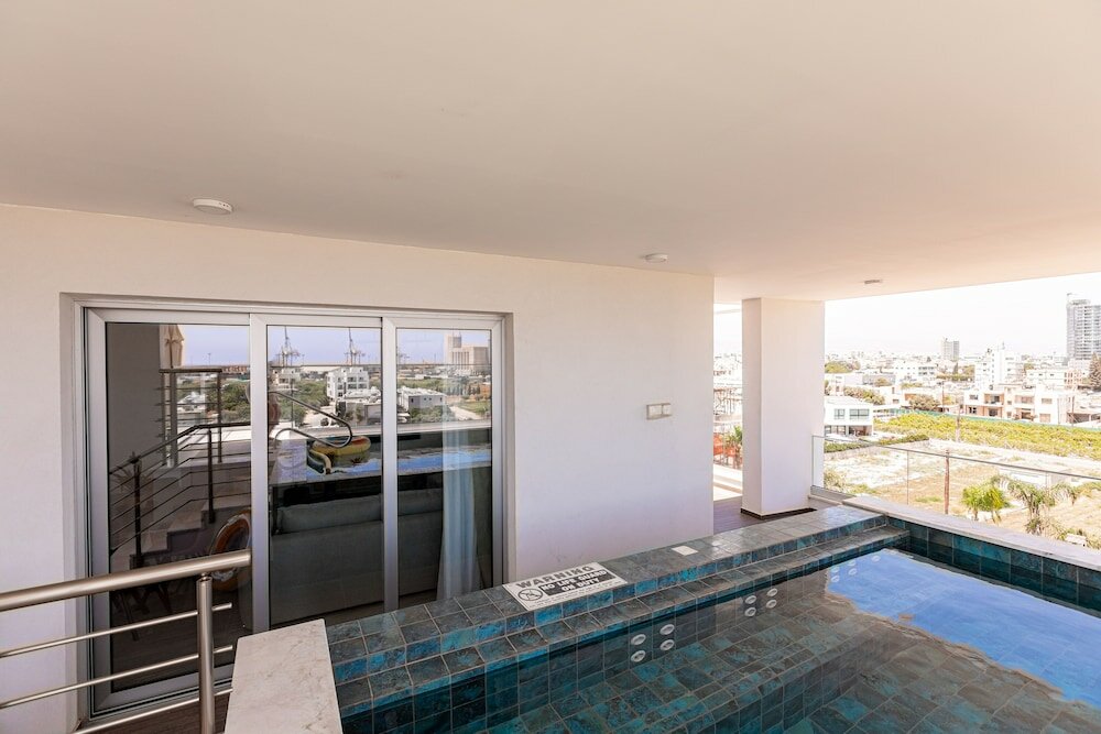 Фото YAMAS Urban Living Platinum 77 Pool Penthouse Sun