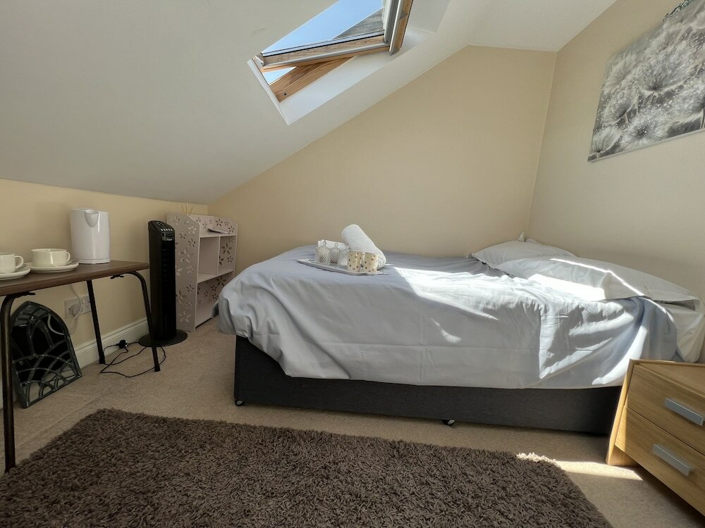 Фото Infinity Guest House Wiltshire Crescent