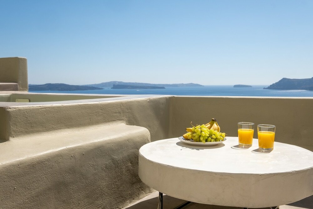 Фото SantorOia Luxury Suites