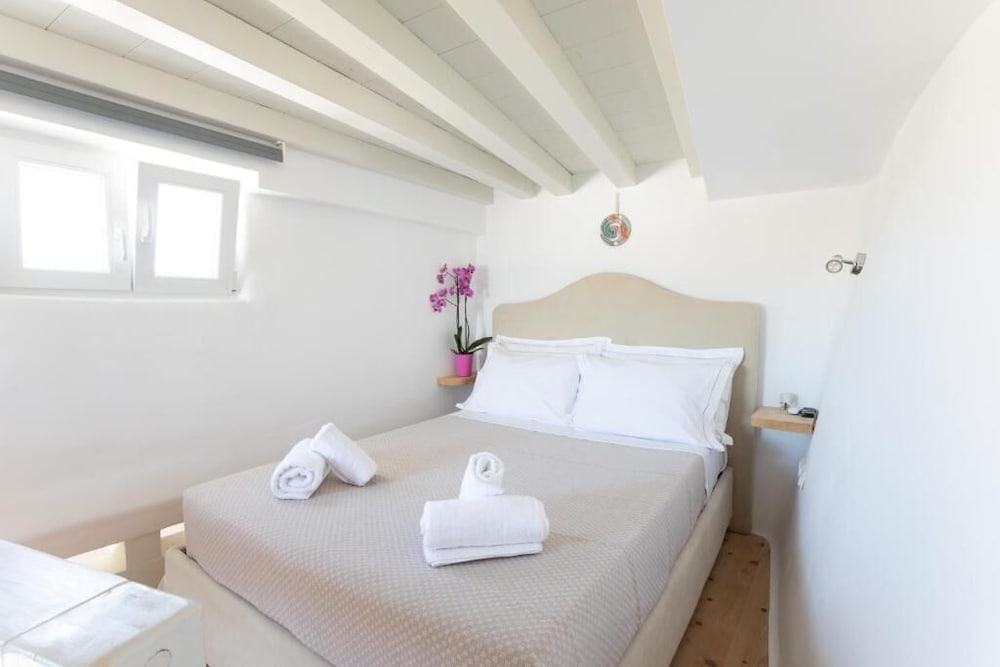 Фото Crystal Suites