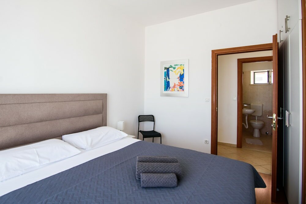 Фото Zenith Apartment by DuHomes