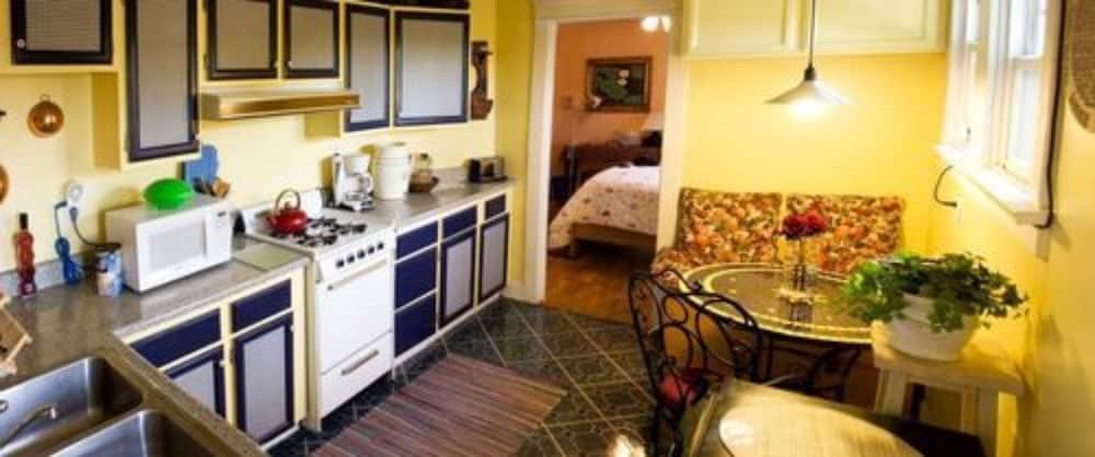 Фото Sanborn Guest House