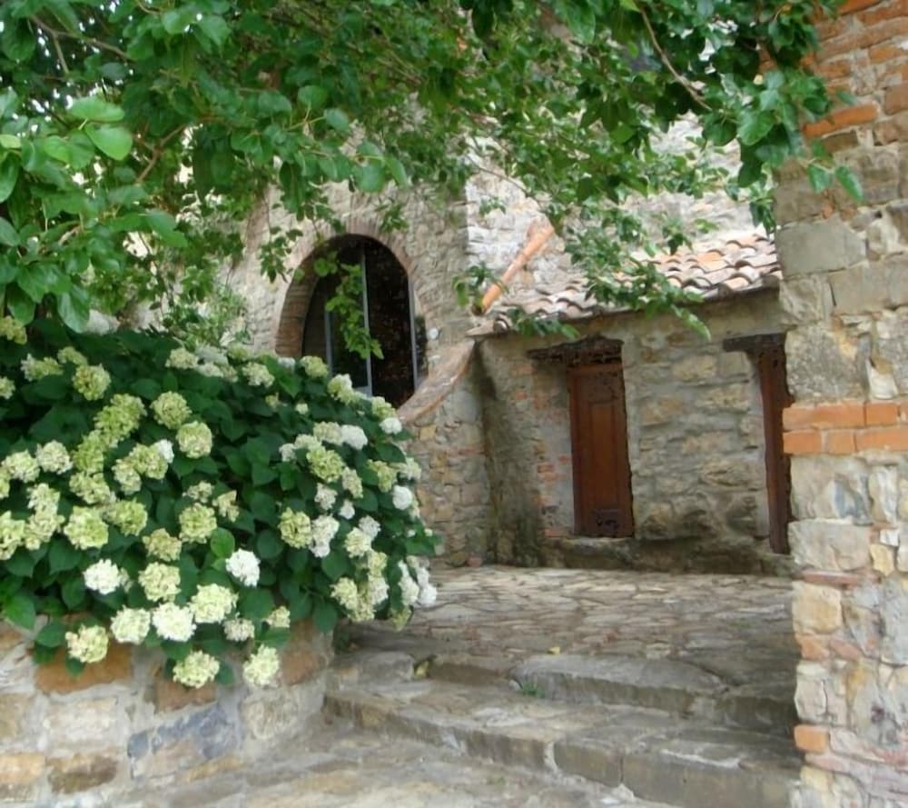 Фото Montelucci Country Resort & Agriturismo di Charme