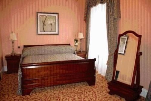 Гостиница Annebrook House Hotel в Маллингаре