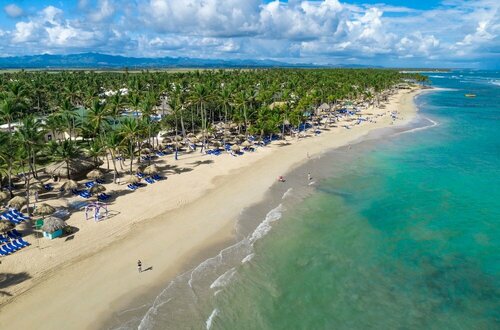 Внешний вид отеля Grand Sirenis Punta Cana Resort & Aquagames - All Inclusive в Игуэйе, фото 2