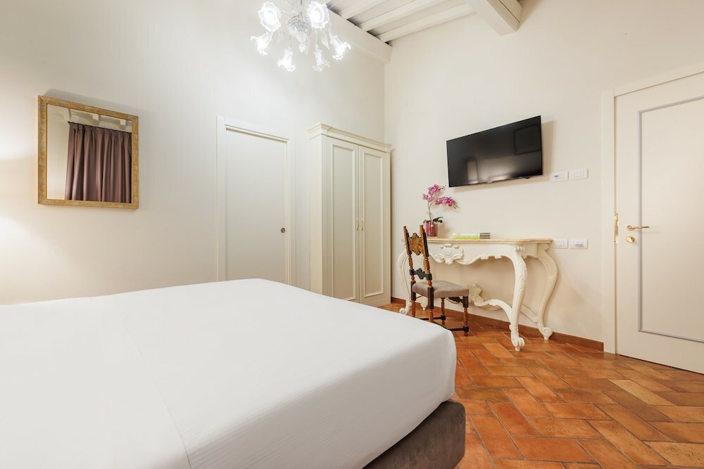 Фото Hotel Embassy