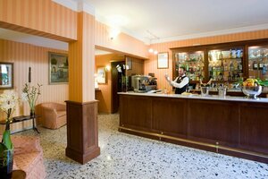 Hotel Silla (Флоренция, Via dei Renai, 5), гостиница во Флоренции