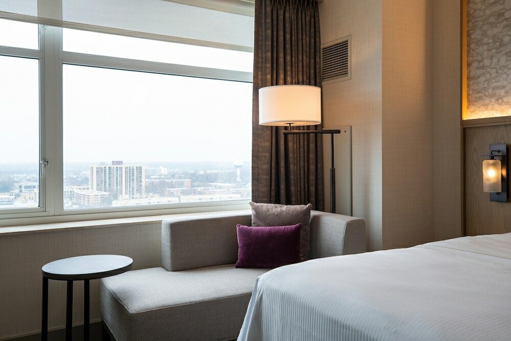 Фото The Westin Chicago Lombard