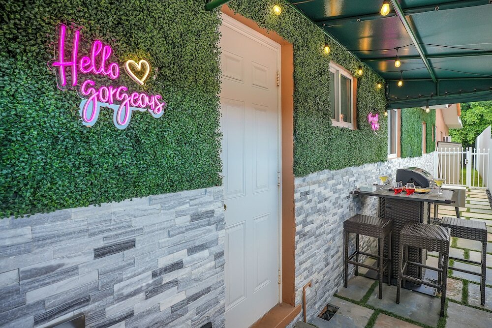 Фото 4 to 23 Guests GameRoom 2 Kitchens Bar BBQ