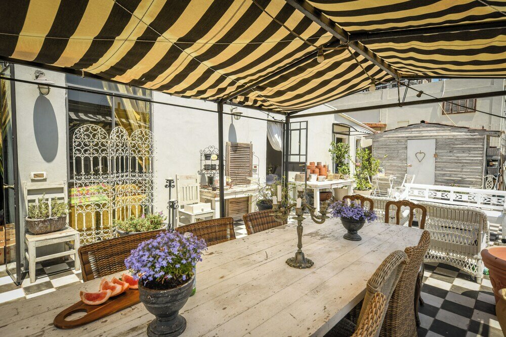 Фото Elegant 1br Apt w Balcony in the City