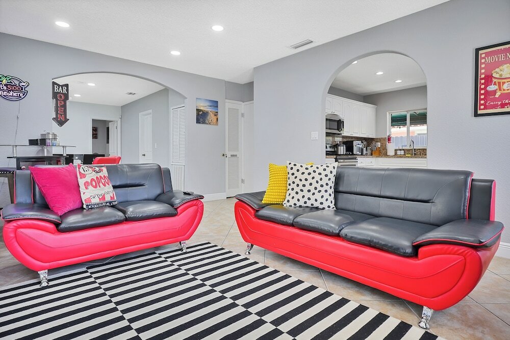 Фото 4 to 23 Guests GameRoom 2 Kitchens Bar BBQ