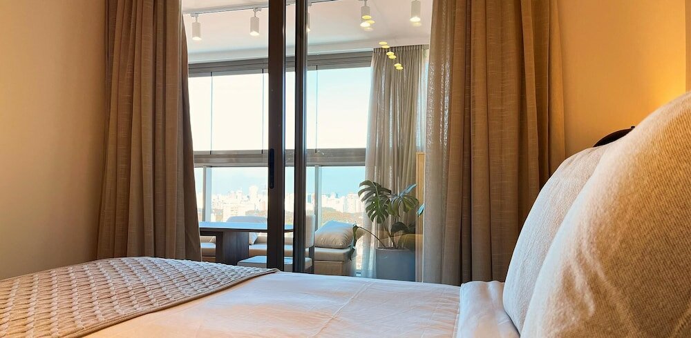 Фото White by Movinn