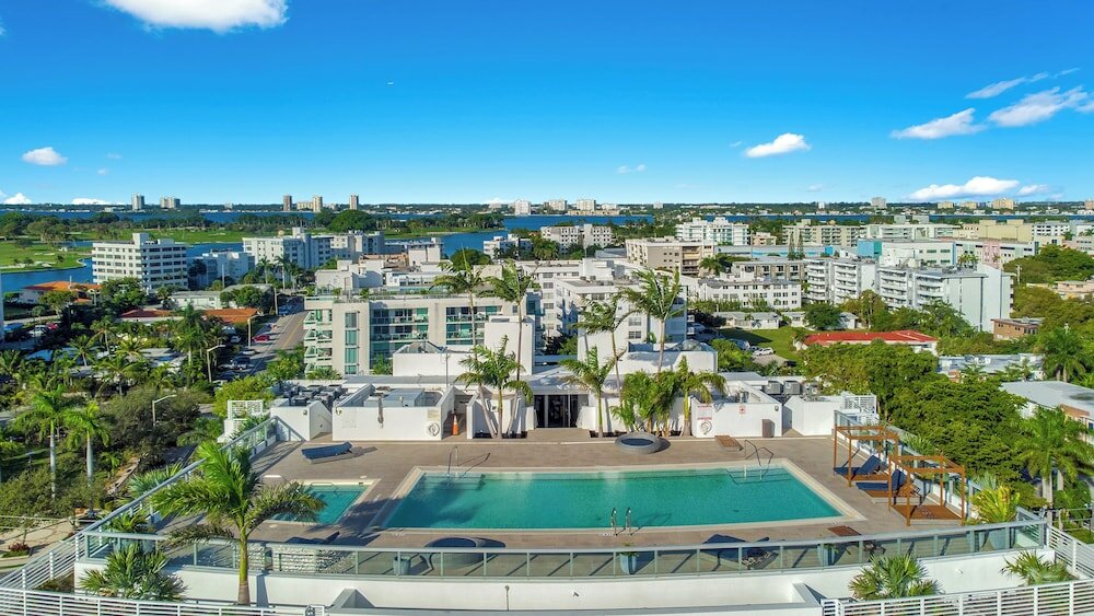 Фото Stunning 2br 2ba Bay Harbour with Pool