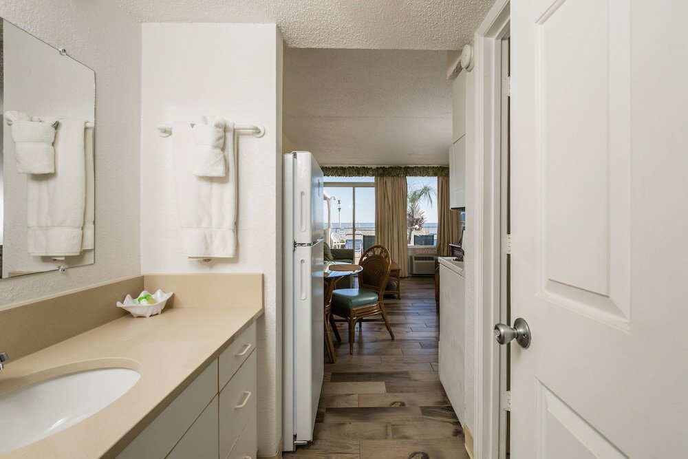 Фото Beach Club at Montego Inn