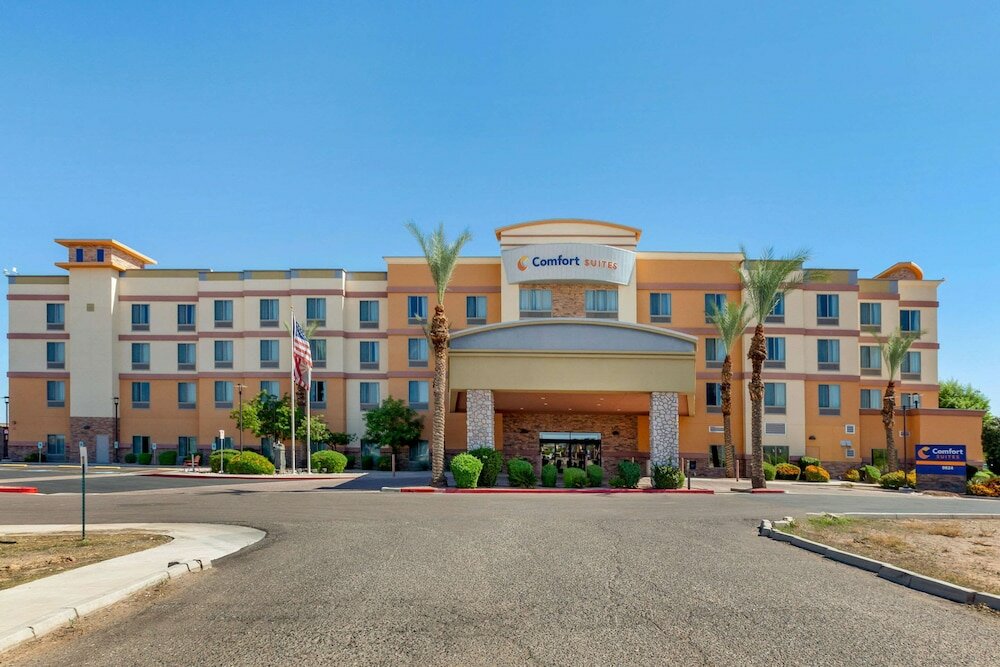 Фото Comfort Suites Glendale - State Farm Stadium Area