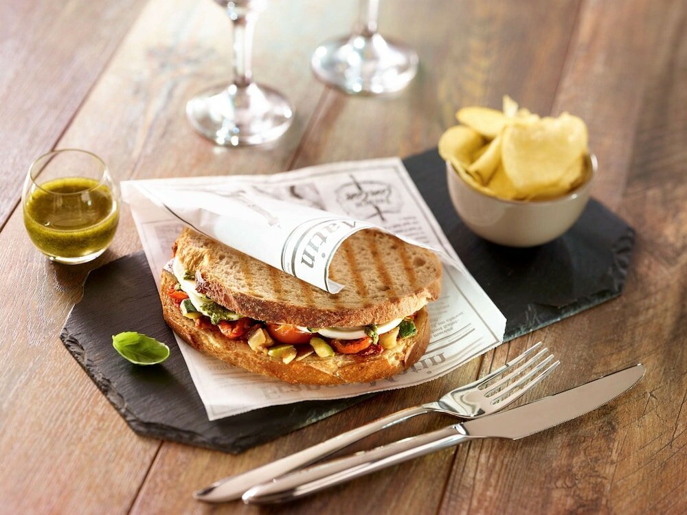 Фото Ibis London Elstree Borehamwood