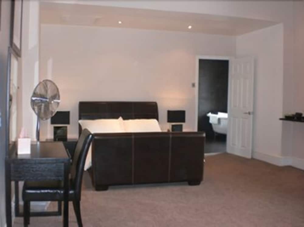 Фото Amblehurst Hotel