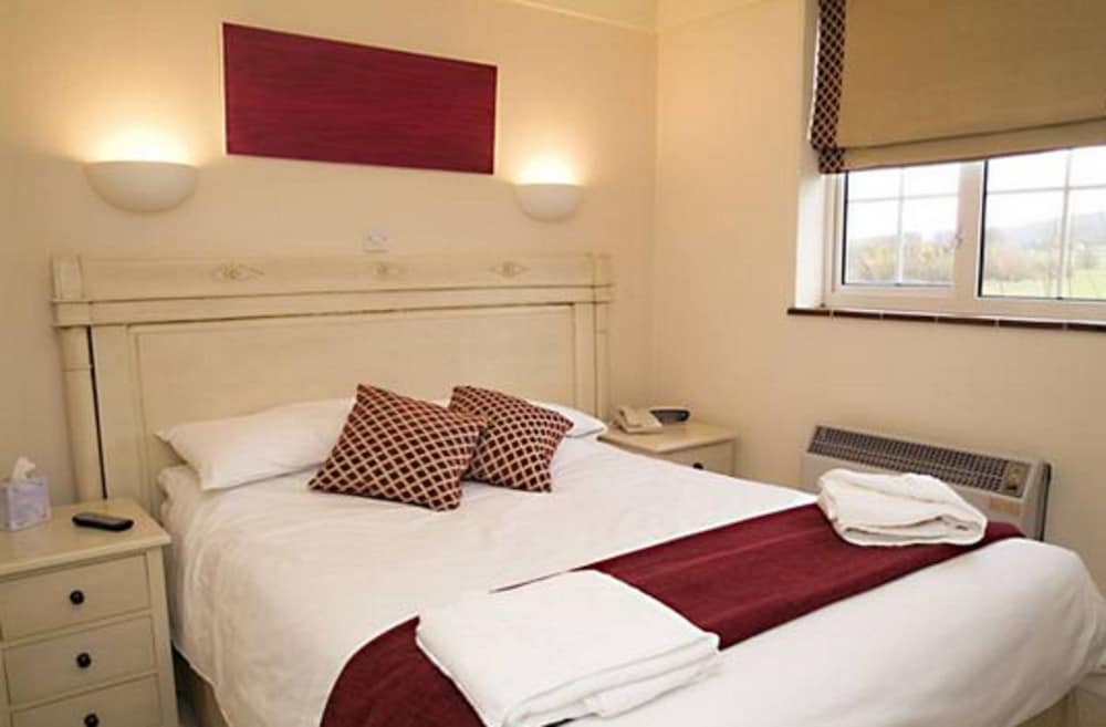 Фото The Peacock Country Inn