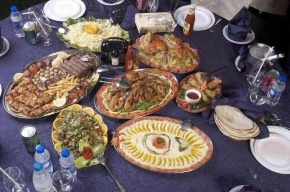 Фото Al Muntazah Plaza Hotel