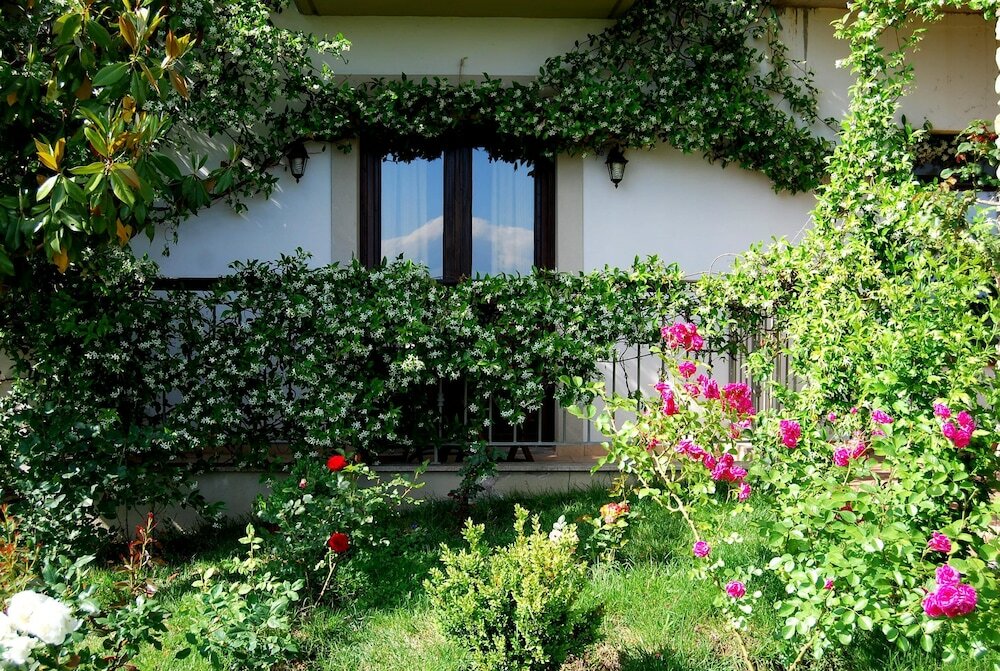 Фото Jennifer Home Hotel